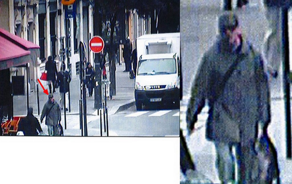 Une chasse à l'homme a débuté lundi en milieu de matinée à Paris quand un tireur a grièvement blessé un photographe dans le hall du quotidien ?Libération?.