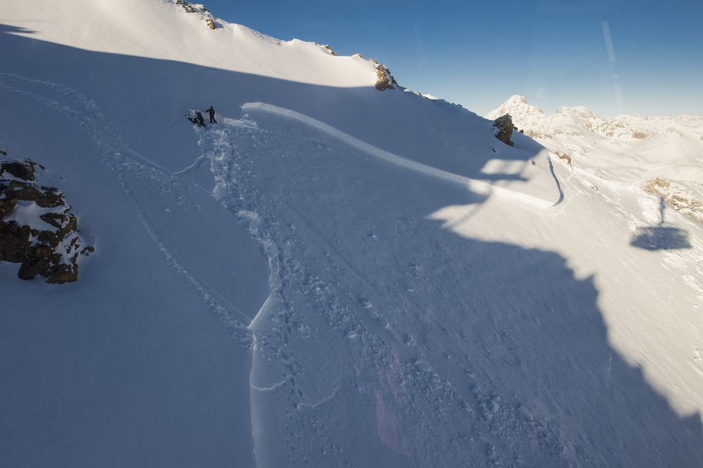 Les avalanches ont fait deux morts vendredi en Suisse.