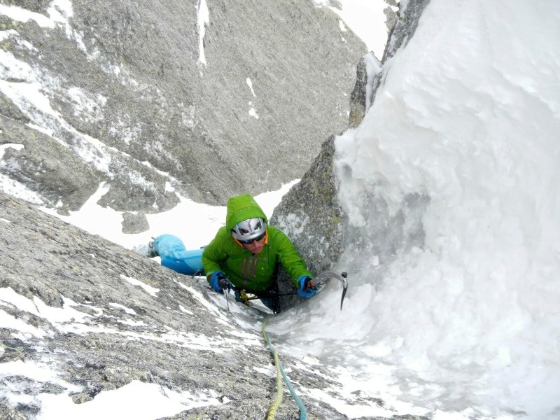 La foi verticale de Céline Mariéthoz, alpiniste valaisanne, l'emmène jusque sur les pentes du Gimigela, un pic népalais qui culmine de 7350 mètres. 