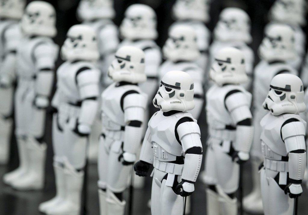 La série "Star Wars" a été créée par Georges Lucas en 1977. La sortie du 7ème épisode est prévue pour fin 2015.