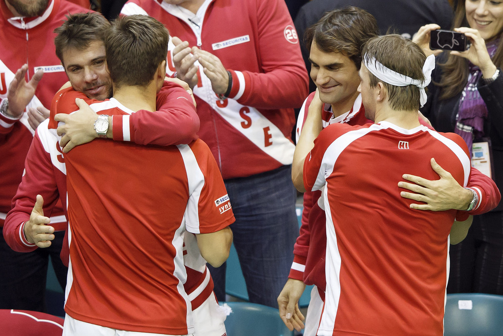 Stanislas Wawrinka et Marco Chiudinelli à gauche, Roger Federer et Michael Lammer à droite. Les quatre joueurs ont contribué à la victoire de la Suisse face à la Serbie en Coupe Davis. 