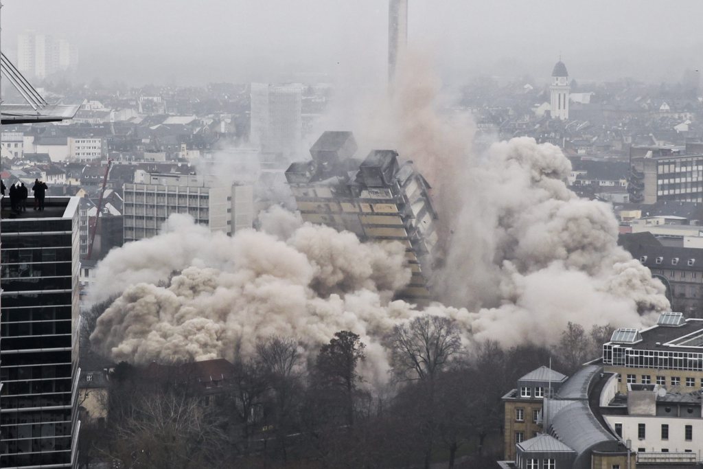 epa04051914 The former Uni-Tower in Frankfurt collapses in a cloud of smoke during its demolition with the help of 900 kilos of dynamite early 2 February 2014.   The 32 storey,116 metre high building was raised to the ground making it the tallest building to be demolished with the use of explosives in Europe.  EPA/FRANK RUMPENHORST