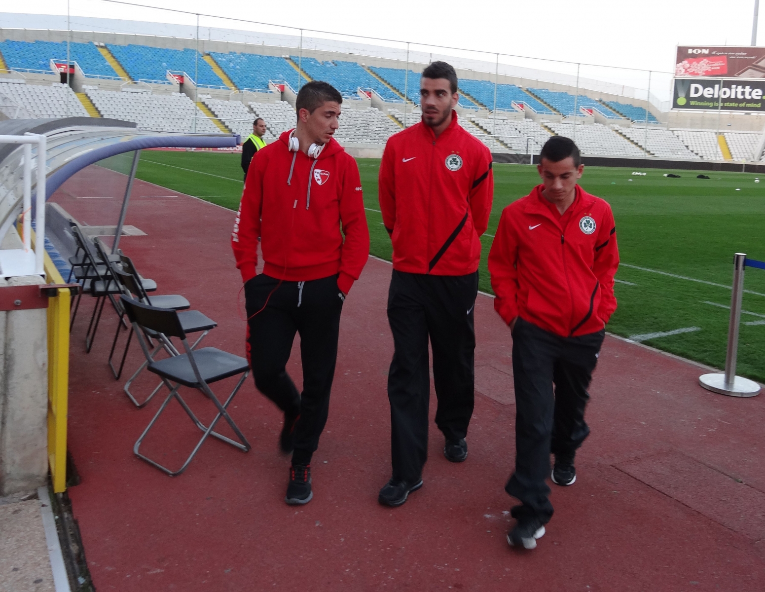 Demetris Christofi retrouve ses anciens coéquipiers de l'Omonia Nicosie avant le match amical disputé par l'équipe sédunoise contre son club précédent.