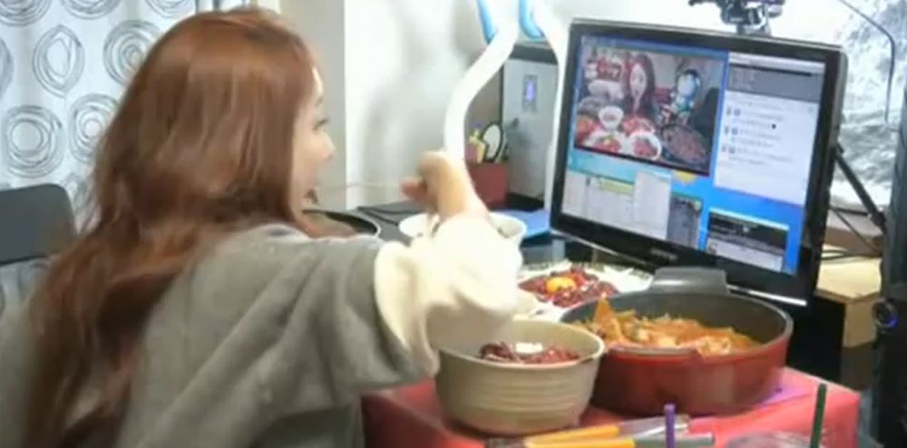 Chaque jour, Park Seo-Yeon savoure son repas devant des milliers d'internautes. 