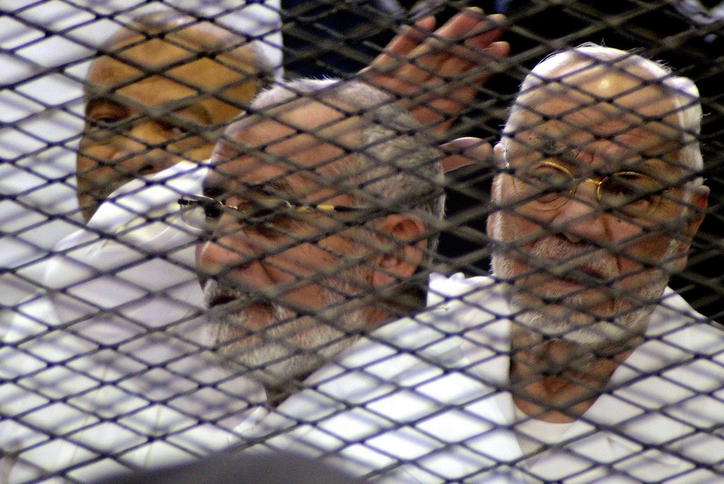 Mohammed Badie (centre), aux côtés de Saad Katatni et Mahdi Akef, durant leur procès. 