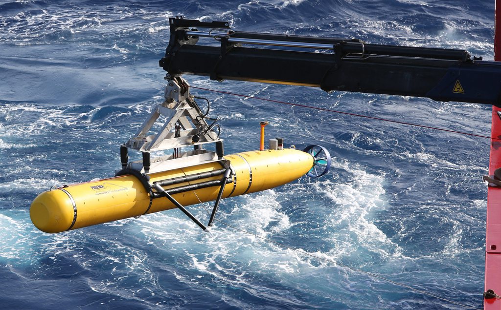 Cinquième mise à l'eau vendredi du robot sous-marin américain "Bluefin-21".