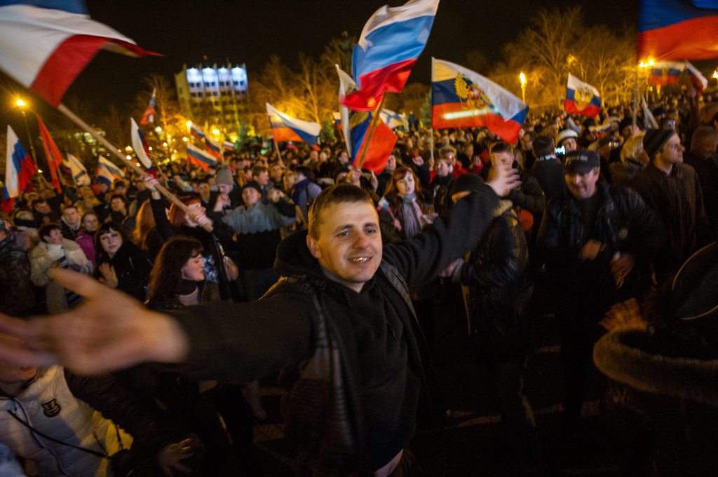 La Crimée s'acheminait lundi encore davantage vers le rattachement à la Russie au lendemain d'un référendum marqué par une victoire massive du "oui".