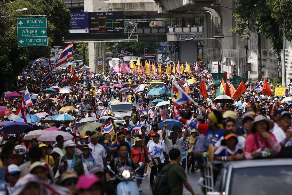 Des centaines de policiers ont été déployés à travers les rues de Bangkok, alors que des violences sont redoutées.
