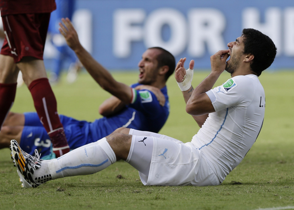 La sanction que pourrait prendre la FIFA contre Luis Suarez ne s'appliquera qu'aux matches de la sélection urugayenne.