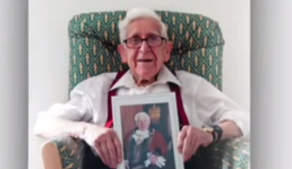 Bernard Jordan, vétéran britannique qui s'était échappé de sa maison de retraite jeudi pour se rendre aux commémorations du Débarquement était samedi de retour.