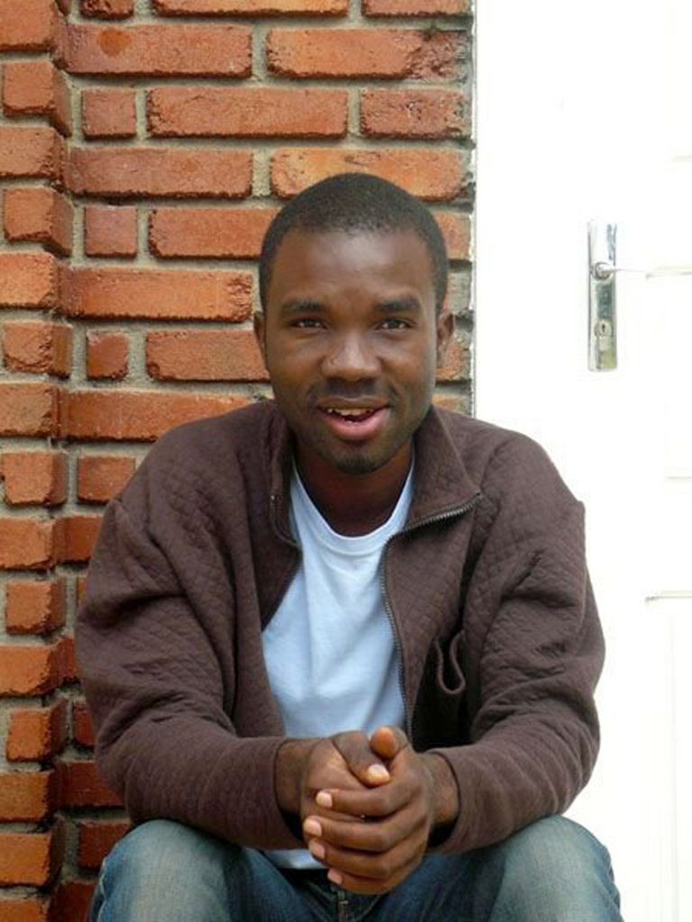 Eric Ohena Lembembe a tenu un blog relatant 76 crimes homophobes non-jugés par la justice camerounaise. Il a été torturé puis laissé pour mort le 15 juillet 2013.