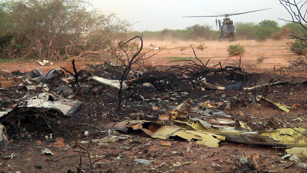 Un hélicoptère de l'armée française a été dépêché sur le site du crash au Mali. Les soldats ont pu récupérer les boîtes noires rapidement.