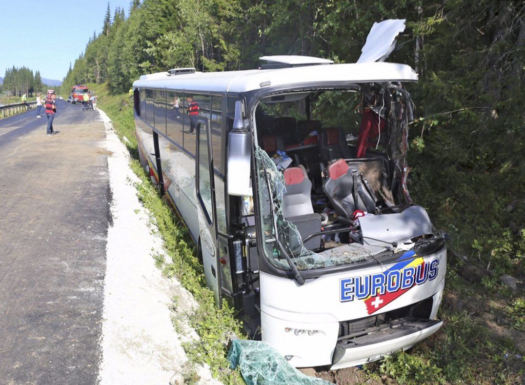 epa04334879   A close up of the Swiss-registered tourist bus that crashed into roadside boulders along the E18 road in Namsskogan municipality north of Trondheim in central Norway  July 29, 2014. Three peopled perished in the accident  EPA/Terje Naess NORWAY OUT