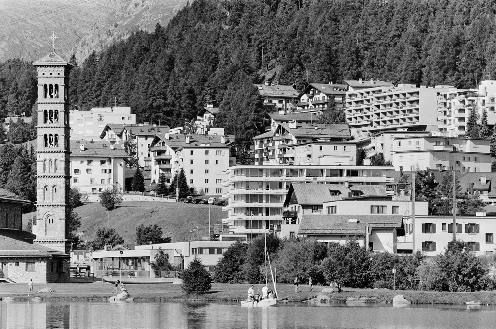 Des restes d'hydrocarbure ont été découverts lors d'un forage à St-Moritz. Ils n'avaient pas pu être récupérés lors d'une fuite en 1971.