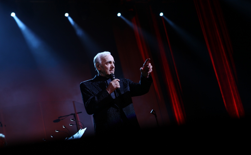 Le concert de Charles Aznavour prévu ce soir vendredi 10 octobre à l'Arena de Genève est reporté.