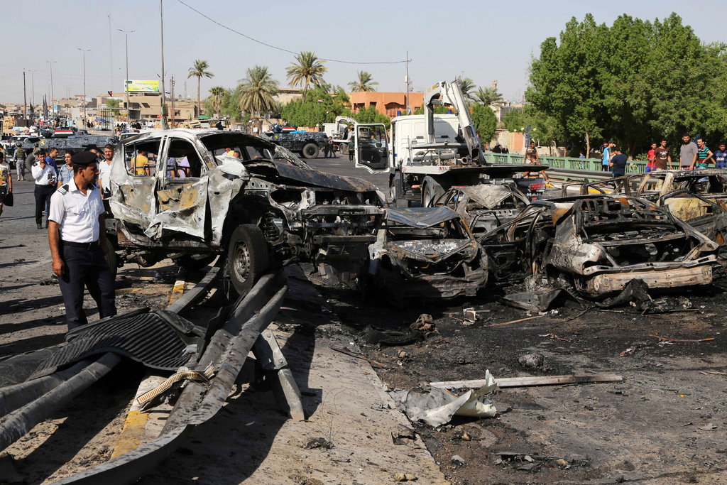 Un attentat-suicide à la voiture piégée revendiqué par l'Etat islamique (EI) a fait au moins 25 morts et 51 blessés mardi à un poste de contrôle du quartier chiite de Kadhimiya, à Bagdad.