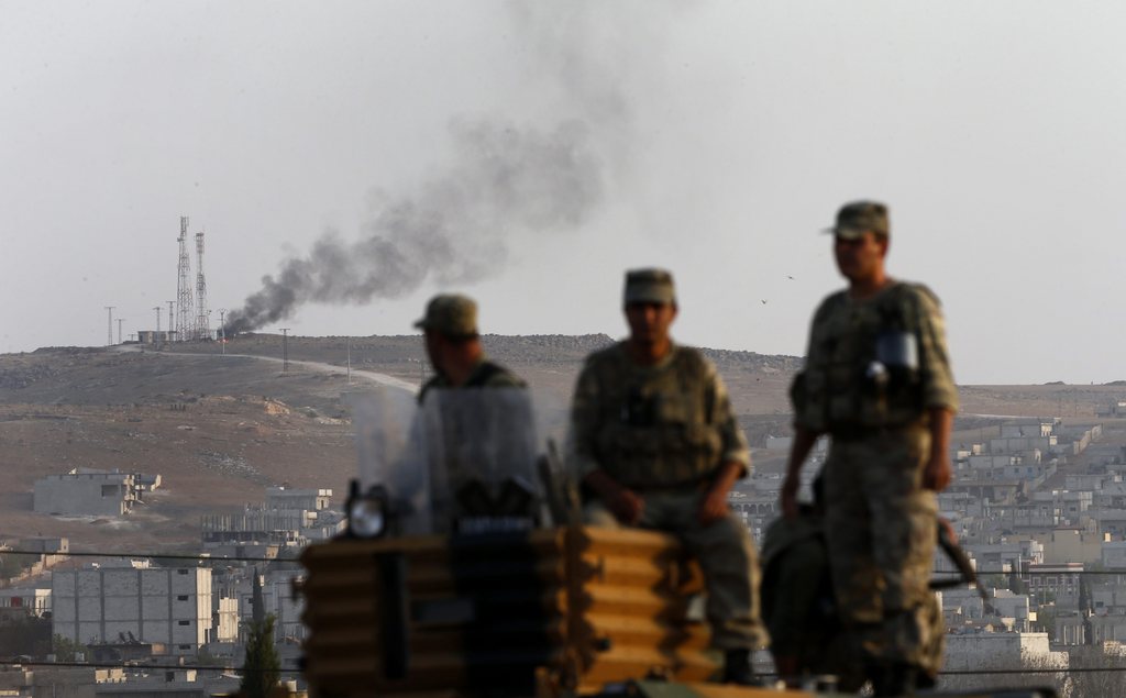 La coalition internationale menée par les Etats-Unis a effectué vendredi soir des raids aériens contre les jihadistes de l'Etat islamique (EI) qui assiègent toujours la ville kurde de Kobané en Syrie, près de la frontière turque