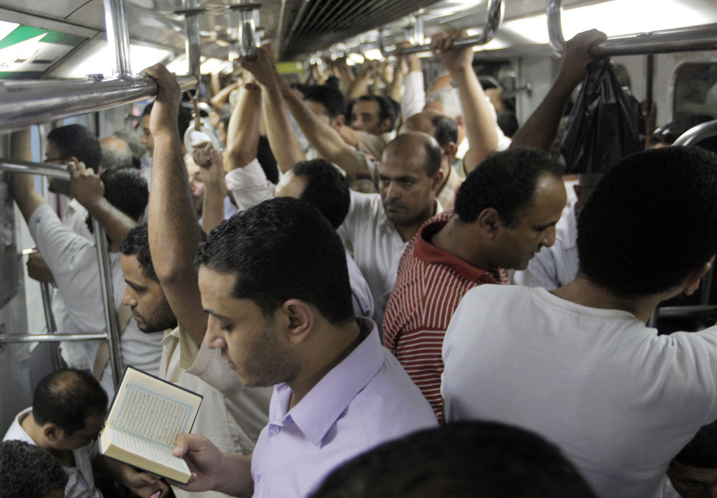 Une grande partie du Caire, capitale abritant plus de vingt millions d'habitants, était sans électricité jeudi matin en raison d'une panne. Celle-ci a paralysé le métro en pleine heure de pointe. 