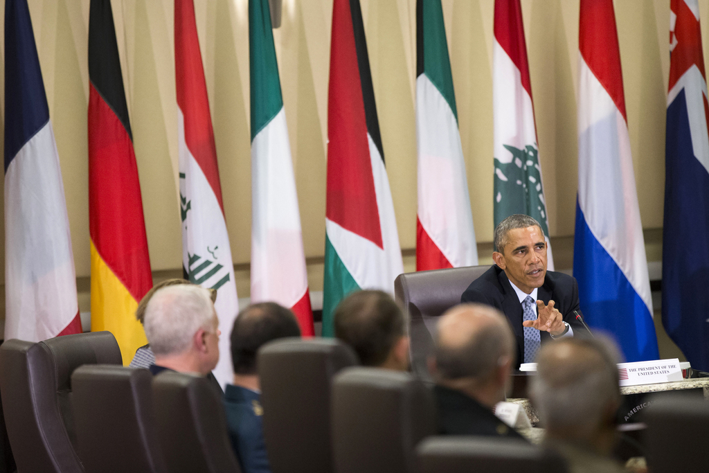 Barack Obama, qui recevait mardi les chefs militaires des 22 pays de la coalition mise en place contre l'Etat islamique (EI), a réaffirmé que Washington poursuivrait sa campagne de raids aériens.