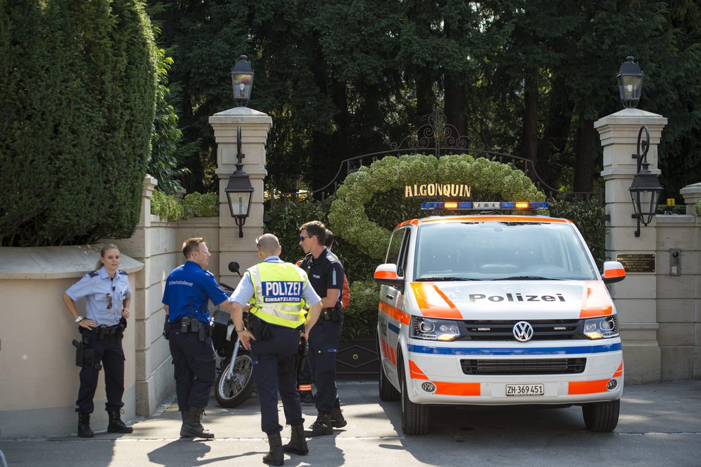 Un garçon de 17 ans a avoué avoir grièvement blessé deux adolescents avec une arme blanche dans la nuit de samedi à dimanche à Zurich.