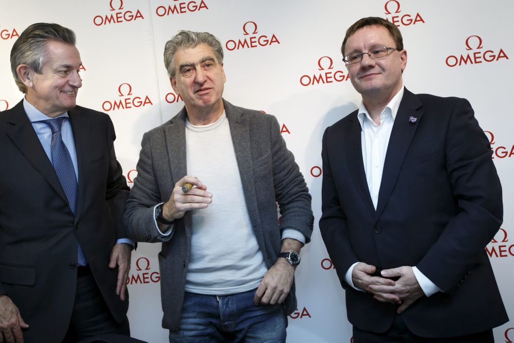Stephen Urquhart, left, President of Omega, Nicolas Hayek, centre, CEO of The Swatch Group, and Christian Bock, right, director of the Swiss Federal Institute of Metrology, METAS, pose for the photographer after the announcement of the new watch certification, at the " La Cite du Temps " in Geneva, Switzerland, Tuesday, December 9, 2014. Omega and the Swiss Federal Institute of Metrology (METAS), announce of a watch certification based on a new quality standard for the Swiss watchmaking industry. (KEYSTONE/Salvatore Di Nolfi)