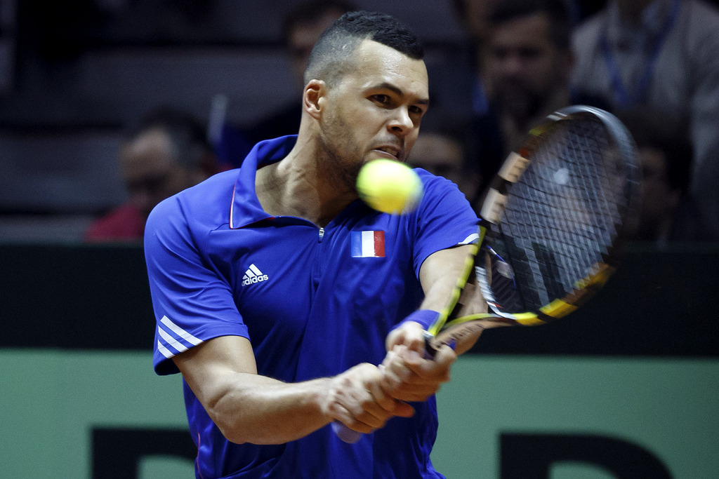 Jo-Wilfried Tsonga, of France, returns a ball to Stanislas Wawrinka, of Switzerland, during the first single match of the Davis Cup Final between France and Switzerland, at the Stadium Pierre Mauroy in Lille, France, Friday, November 21, 2014. (KEYSTONE/Salvatore Di Nolfi)