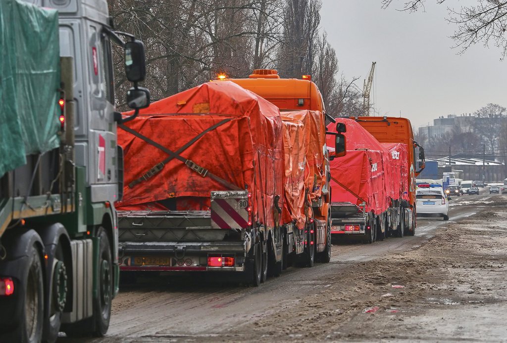 Les débris de l'avion ont été acheminés par camions jusqu'aux Pays-Bas.