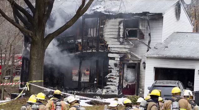 L'avion s'est écrasé sur une maison de la banlieue de Washington.