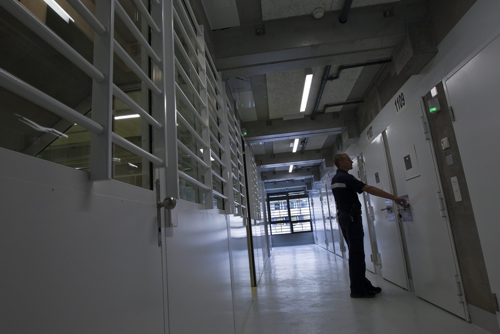 La prison genevoise de Champ-Dollon a dépassé le seuil de 600 détenus ce dimanche matin. Ce sont 230 de plus que sa capacité.