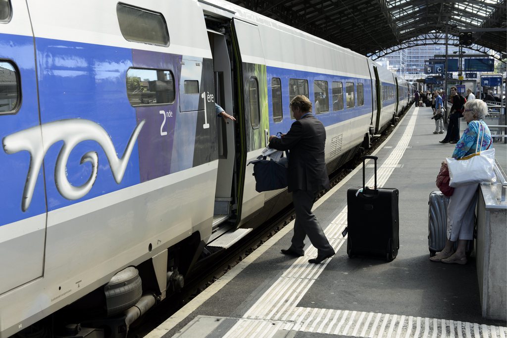 En passant par Genève, le TGV mettra environ une heure de plus pour rallier Paris.