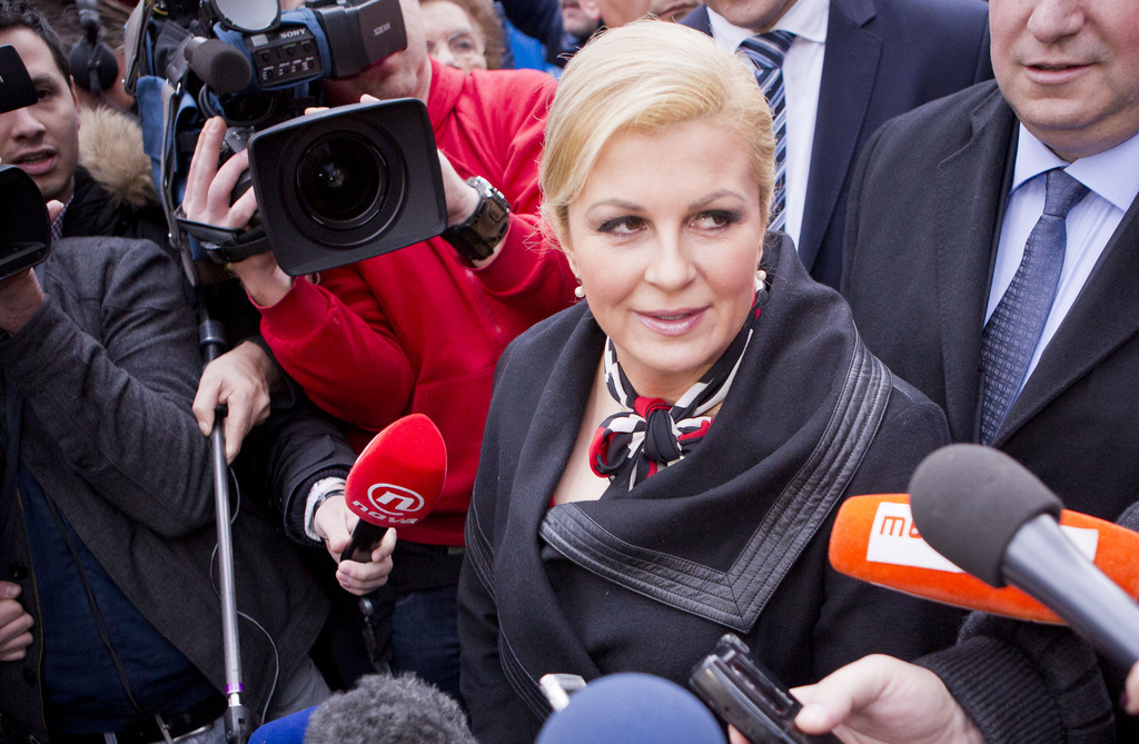 La candidate conservatrice Kolinda Grabar Kitarovic ressort gagnante des sondages à propos des élections présidentielles de croatie.