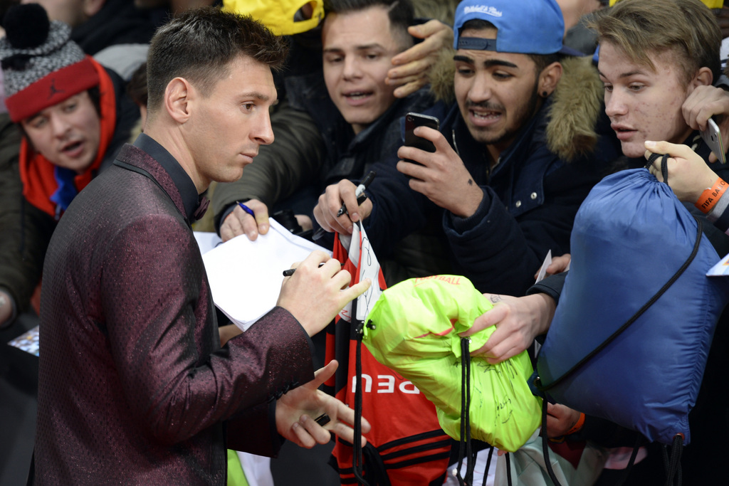 Malgré le soutien de ses fans, Leo Messi n'était pas particulièrement rayonnant lors de la remise du Ballon d'or 2015.