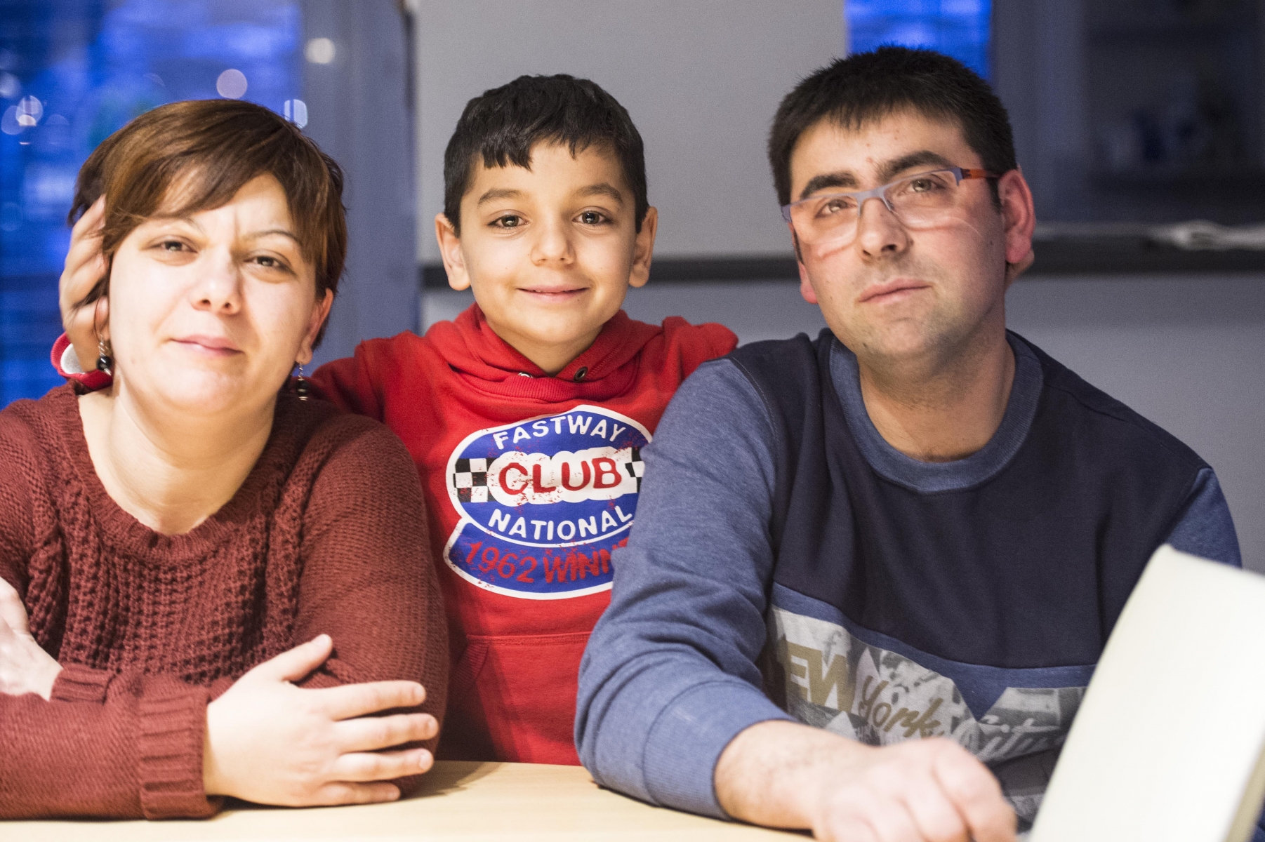 Isabel et Bruno De Sousa entourent leur leur fils Jayson qui a combattu le cancer. 