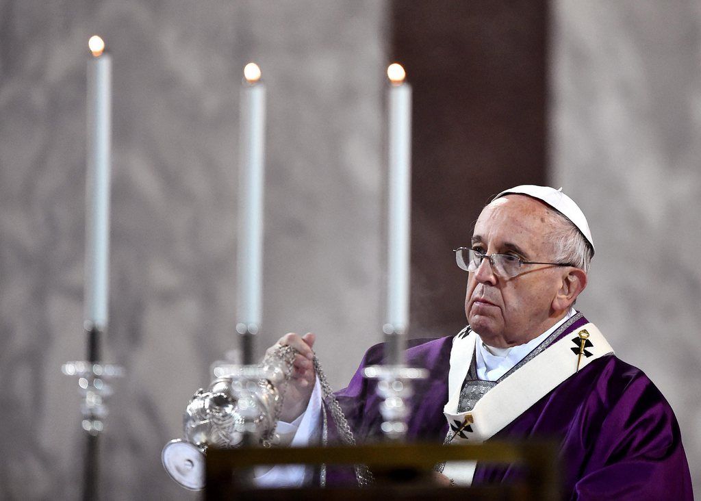 epa04625773 Pope Francis leads the Ash Wednesday mass opening Lent, the forty-day period of abstinence and deprivation for Christians, before Holy Week and Easter at Santa Sabina church in Rome, Italy, 18 February 2015. The Ash Wednesday marks the beginning of Lent, a solemn period of 40 days of prayer and self-denial leading up to Easter.  EPA/GABRIEL BOUYS / POOL