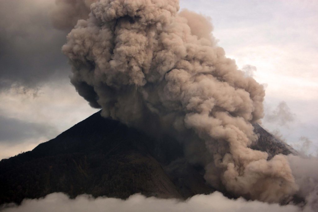 L'activité volcanique indonésienne a eu des répercussions majeures sur le climat européen (illustration).
