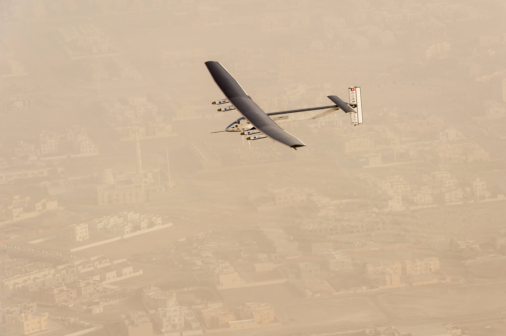 Solar Impulse 2 peut voler à une vitesse comprise entre 50 et 100 km/h.