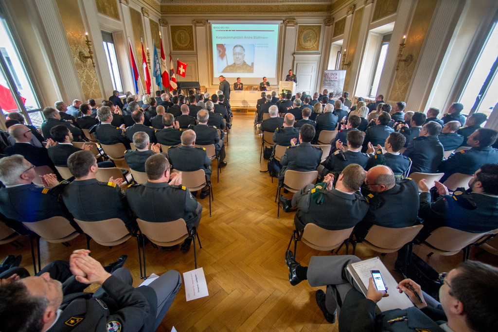Blick in den Saal anlaesslich der Delegiertenversammlung der Schweizerischen Offiziersgesellschaft, am Samstag, 14. Maerz 2015, in Locarno. (KEYSTONE/Ti-Press/Carlo Reguzzi)