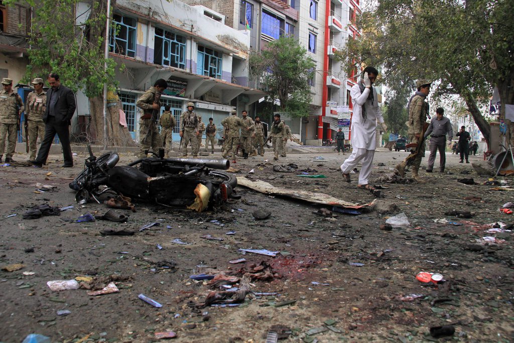 L'attentat suicide, qui a fait au moins 33 morts et une centaine de blessés a été condamné par les talibans.