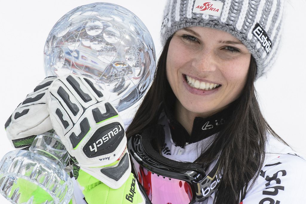 Anna Fenninger of Austria celebrates with the crystal globe winning the overall women's Giant-Slalom competition during the second run of the women's Giant-Slalom race of the FIS Alpine Skiing World Cup Finals, in Meribel, France, Sunday, March 22, 2015. (KEYSTONE/Jean-Christophe Bott)
