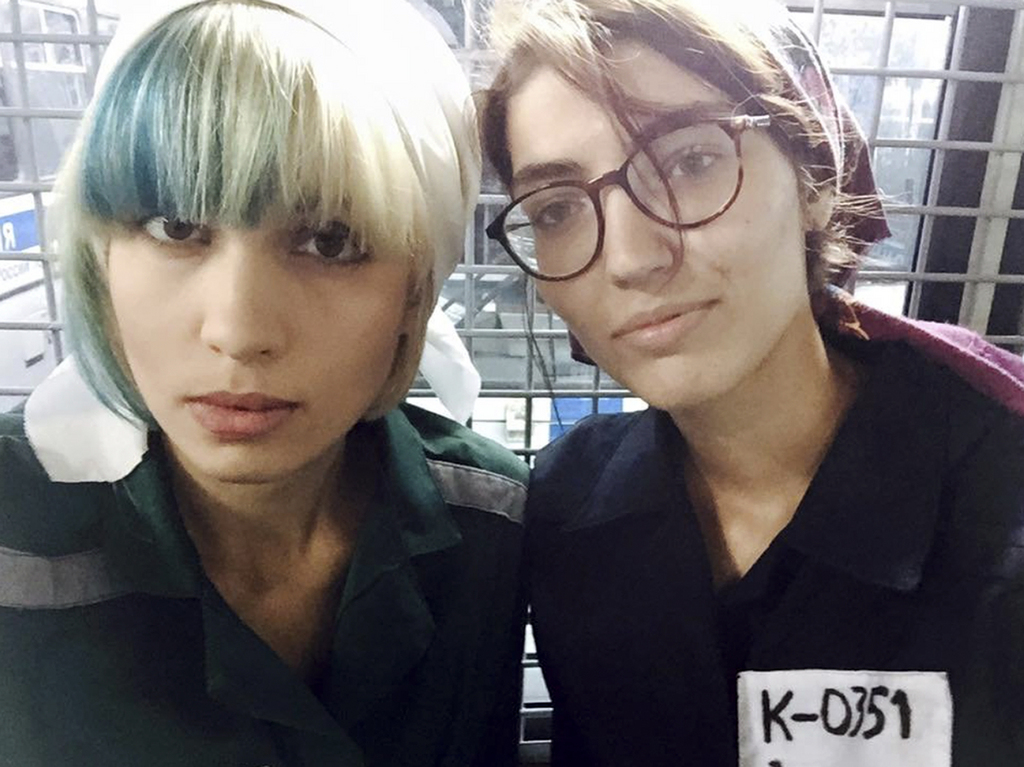 Nadejda Tolokonnikova et Yekaterina Nenasheva, avant l'arrestation de la première. 