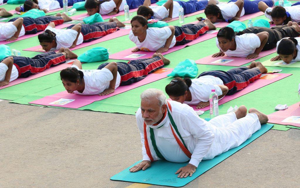 Le premier ministre indien Narendra Modi a vanté la pratique du yoga comme vecteur d'"un monde sans tensions".