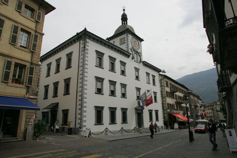 La maison blanche de l'Hôtel de ville de Sion.