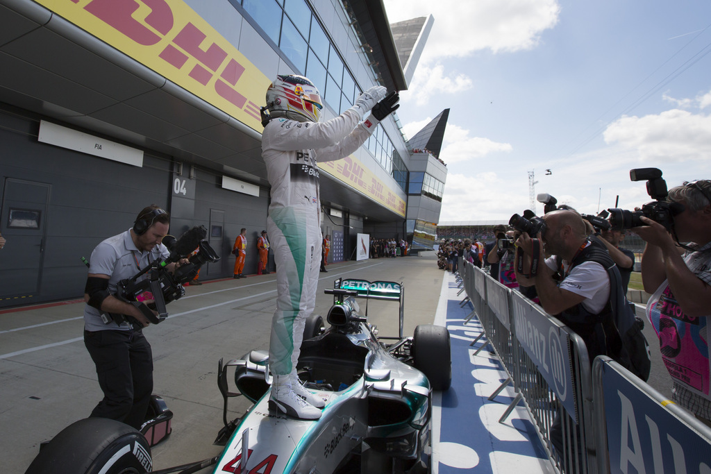 Lewis Hamilton a remporté, dimanche, le Grand Prix de Grande-Bretagne devant son coéquipier Nico Rosberg.
