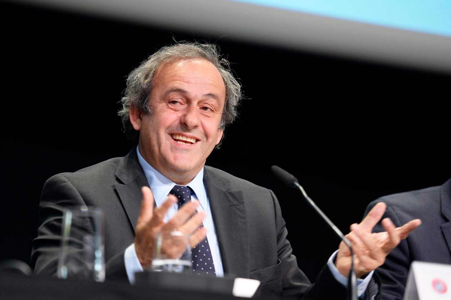 Michel Platini est déterminé à se présenter à la présidence de la FIFA malgré les soupçons qui pèsent sur lui.