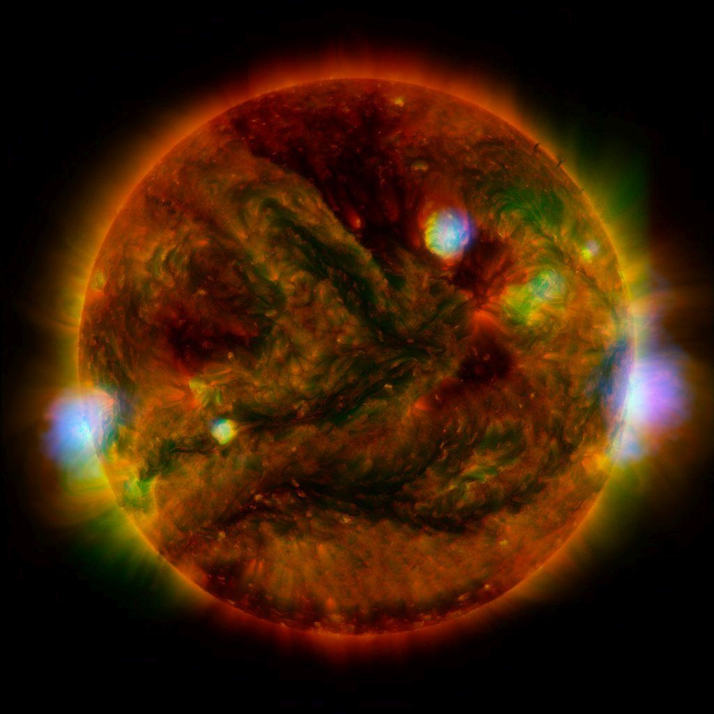 epa04837534 A NASA handout made available on 08 July 2015 shows flaring, active regions of the sun highlighted in this new image combining observations from several telescopes. High-energy X-rays from NASA's Nuclear Spectroscopic Telescope Array (NuSTAR) are shown in blue; low-energy X-rays from Japan's Hinode spacecraft are green; and extreme ultraviolet light from NASA's Solar Dynamics Observatory (SDO) is yellow and red. All three telescopes captured their solar images around the same time on 29 April 2015. The NuSTAR image is a mosaic made from combining smaller images.  EPA/NASA/JPL-Caltech/GSFC/JAXA HANDOUT   EDITORIAL USE ONLY/NO SALES