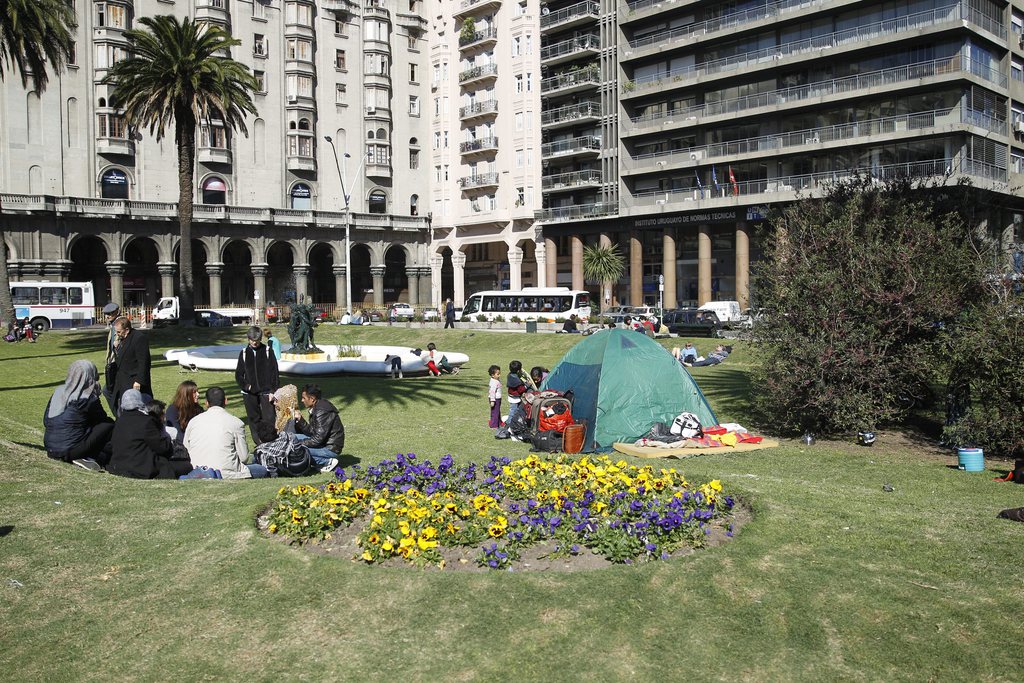 epa04920992 A group of Syrian families, who are fleeing the civil war in their country, camp ouside the Government's Headquarters to demand to return to midlle east, in Montevideo, Uruguay, 08 September 2015. The 42 members of five families camp since 07 September 2015 demanding cooperation from the Government in their case, they appreciate the help provided by the Government and the Uruguayan people but they prefer to return to Lebanon, where they were refugees before reaching the South American country in October 2014 by decision of President Jose Mujica (2010-2015).  EPA/JUAN IGNACIO MAZZONI ABDALA