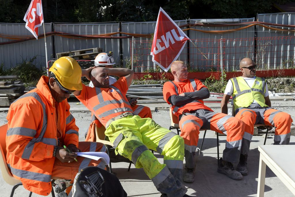 Des ouvriers du chantier du CEVA et des membres du syndicat d'UNIA ont débrayé ce mercredi matin.