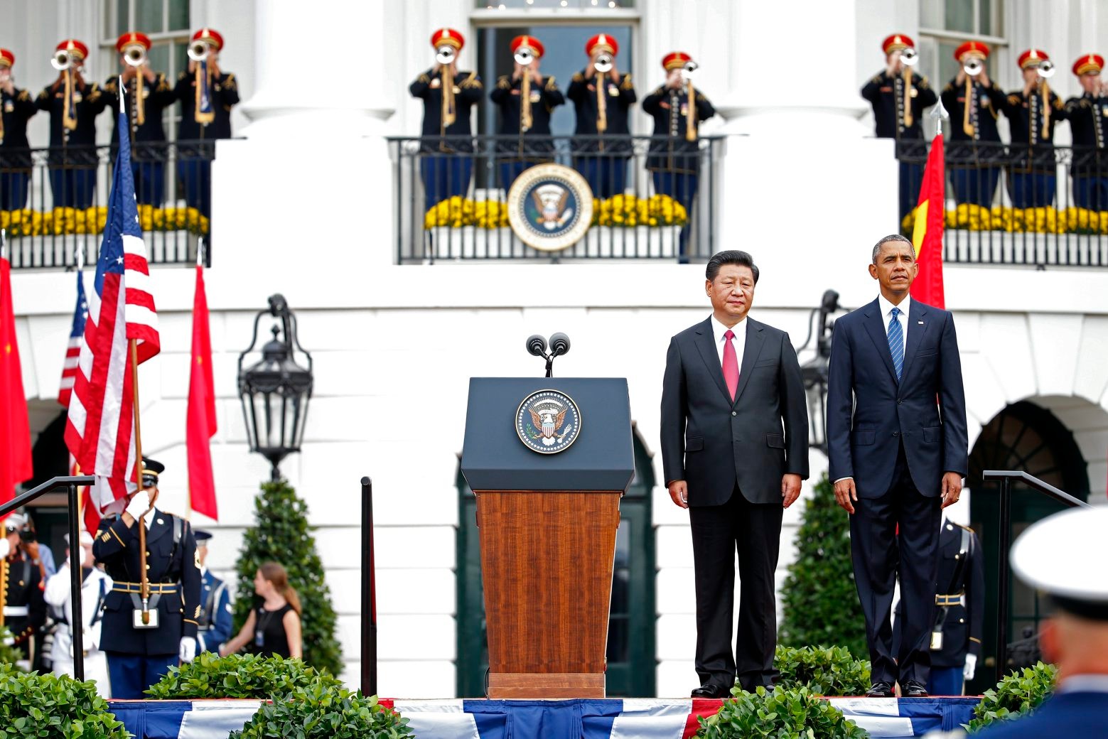 President Barack Obama and Chinese President Xi Jinping stand at attention for the playing of each counties national anthem during an official state arrival ceremony for the Chinese president, Friday, Sept. 25, 2015, on the South Lawn of the White House in Washington.  (AP Photo/Evan Vucci) Obama US China
