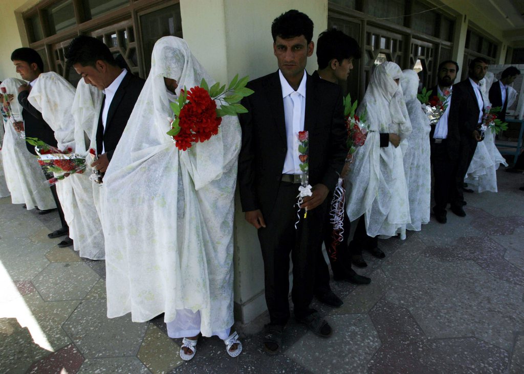 Dans les mariages collectifs afghans beaucoup de femmes ne choisissent pas leur époux. 