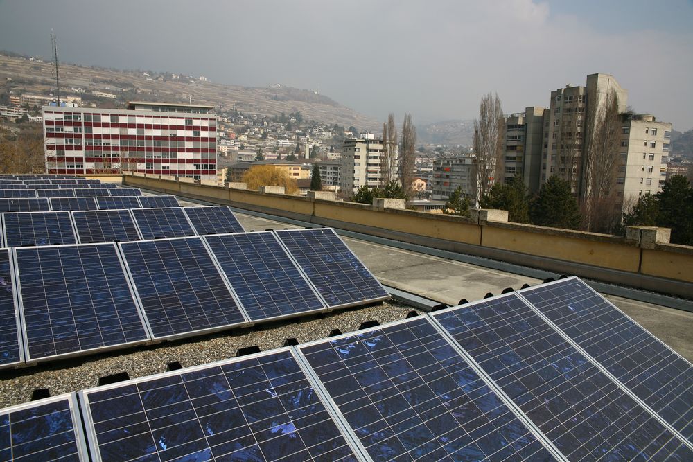 Plusieurs projets d'installations photovoltaïques sont en cours dans la région sédunoise comme celle, achevée, du collège des Creusets.